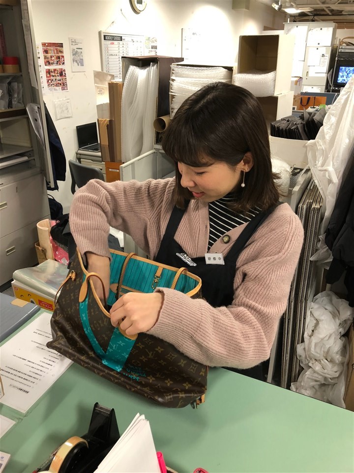 コメ兵名古屋本店　梱包