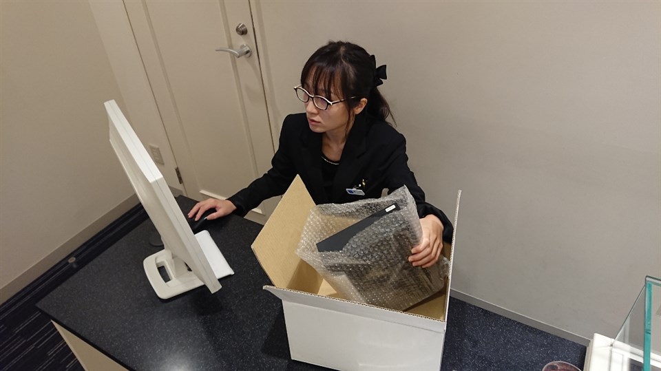 コメ兵名古屋本店　梱包