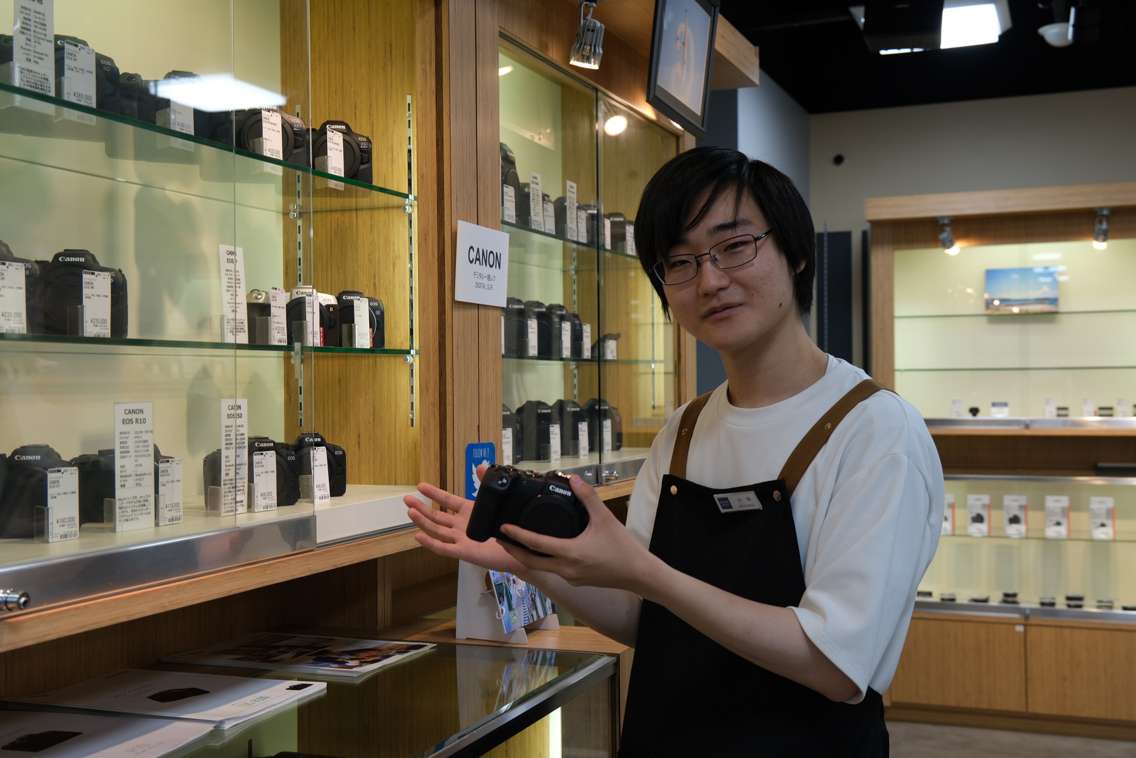 コメ兵名古屋本店　カメラ売場