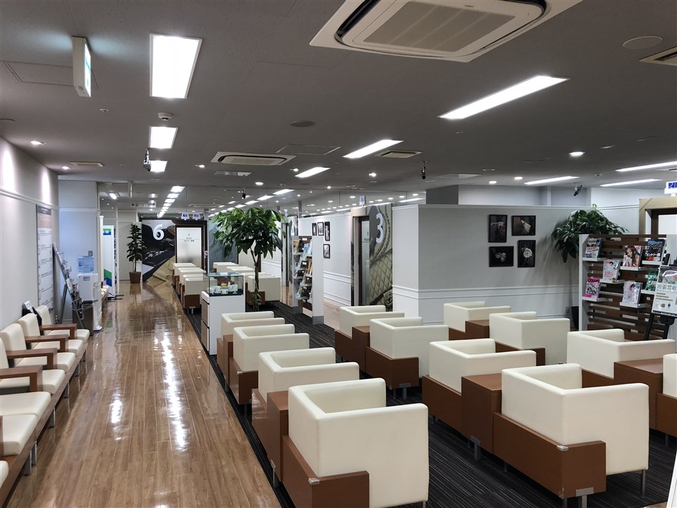 コメ兵名古屋本店　買取ルーム