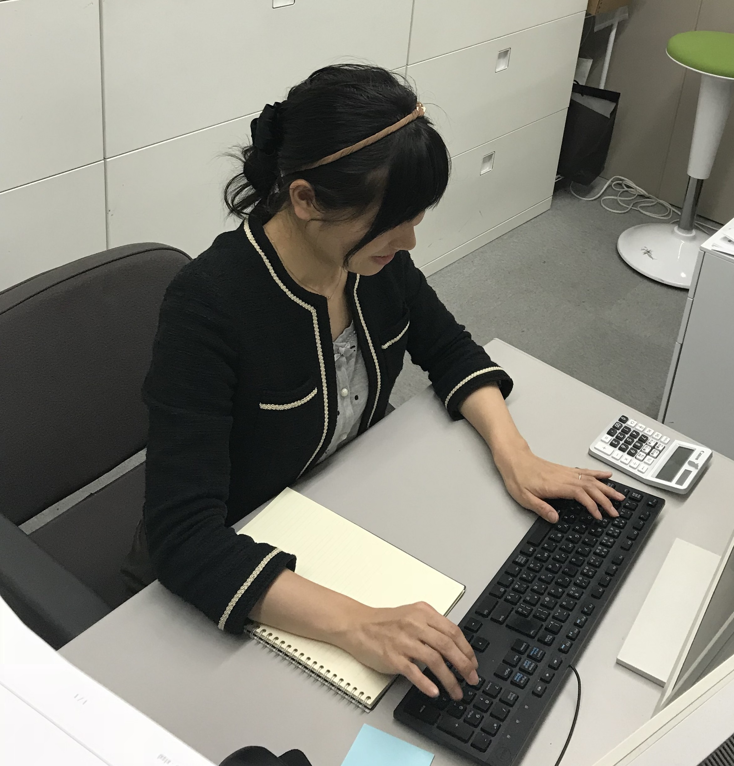 入力作業などを行います。