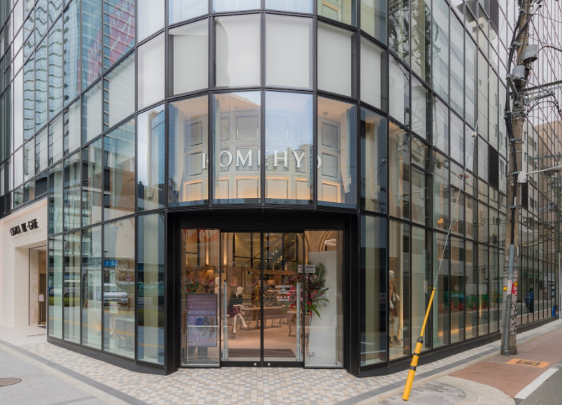 コメ兵梅田店　外観