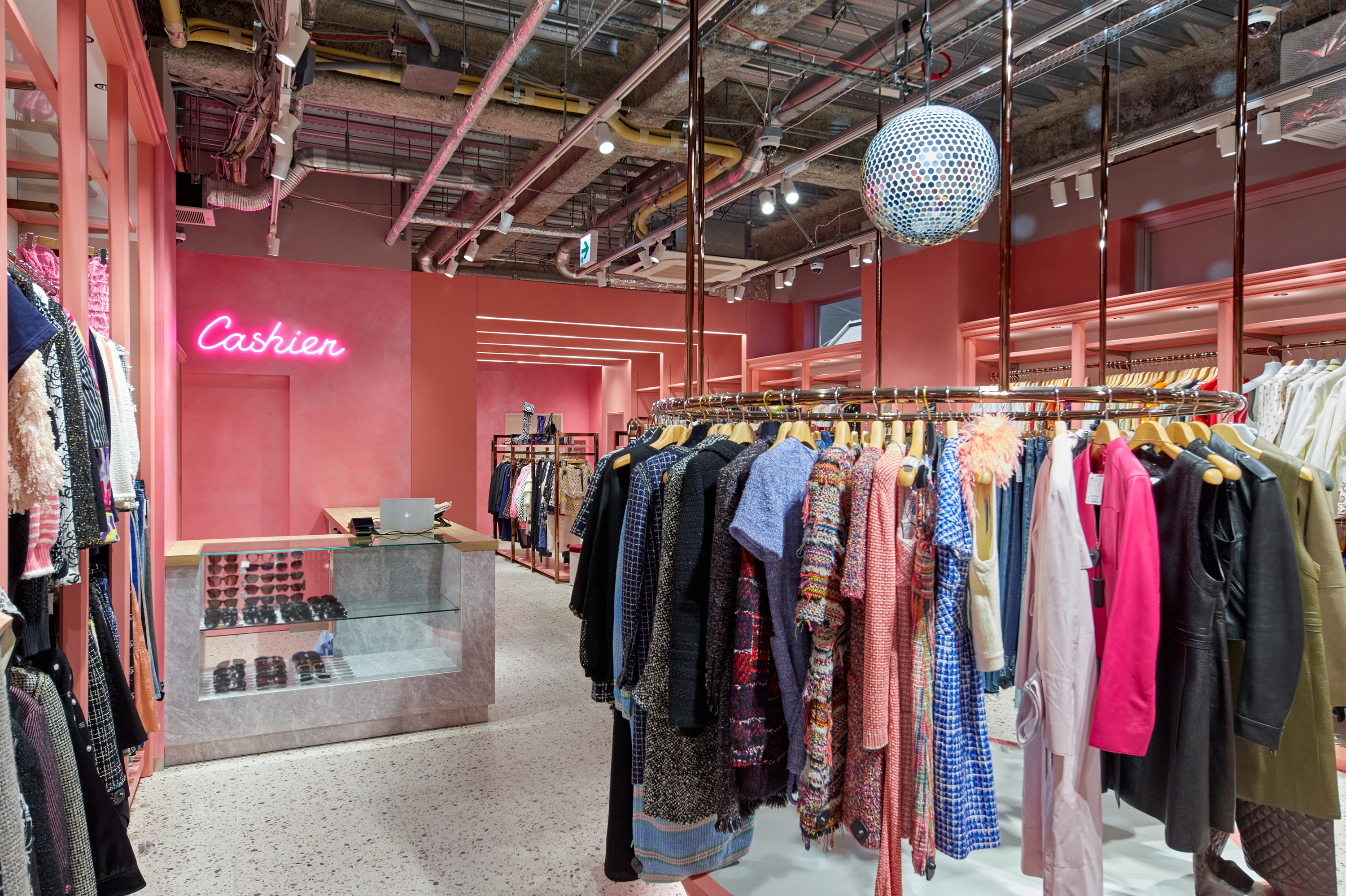 KOEMHYO OSAKA SHINSAIBASHI店舗の雰囲気